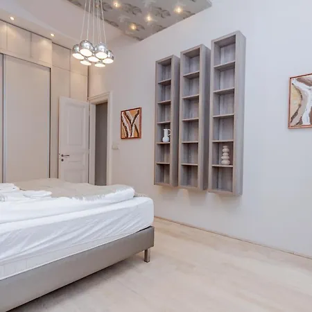 Andrassy Str. Luxury *