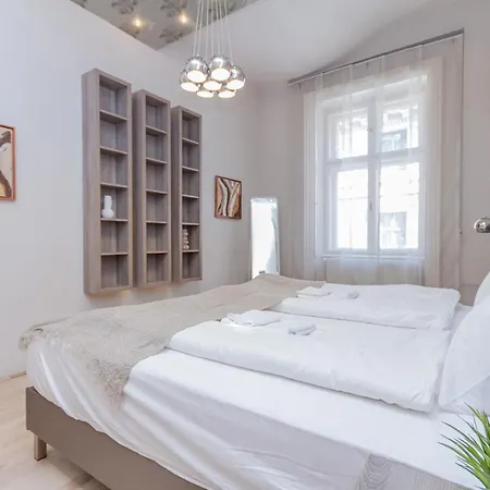 Andrassy Str. Luxury