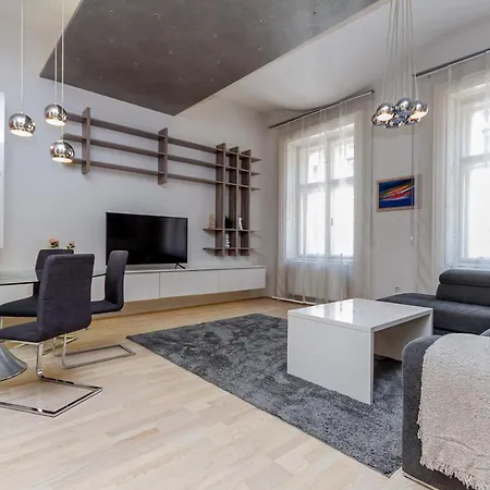 Daire Andrassy Str. Luxury *