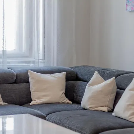 Daire Andrassy Str. Luxury