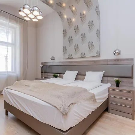 Andrassy Str. Luxury *