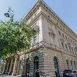 Andrassy Str. Luxury *