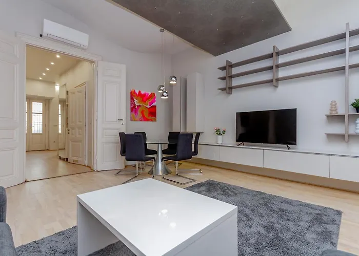 Andrassy Str. Luxury *